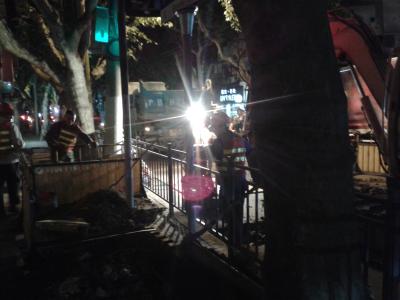 Baustelle in der Shaanxi Lu - Arbeiten bei Nacht